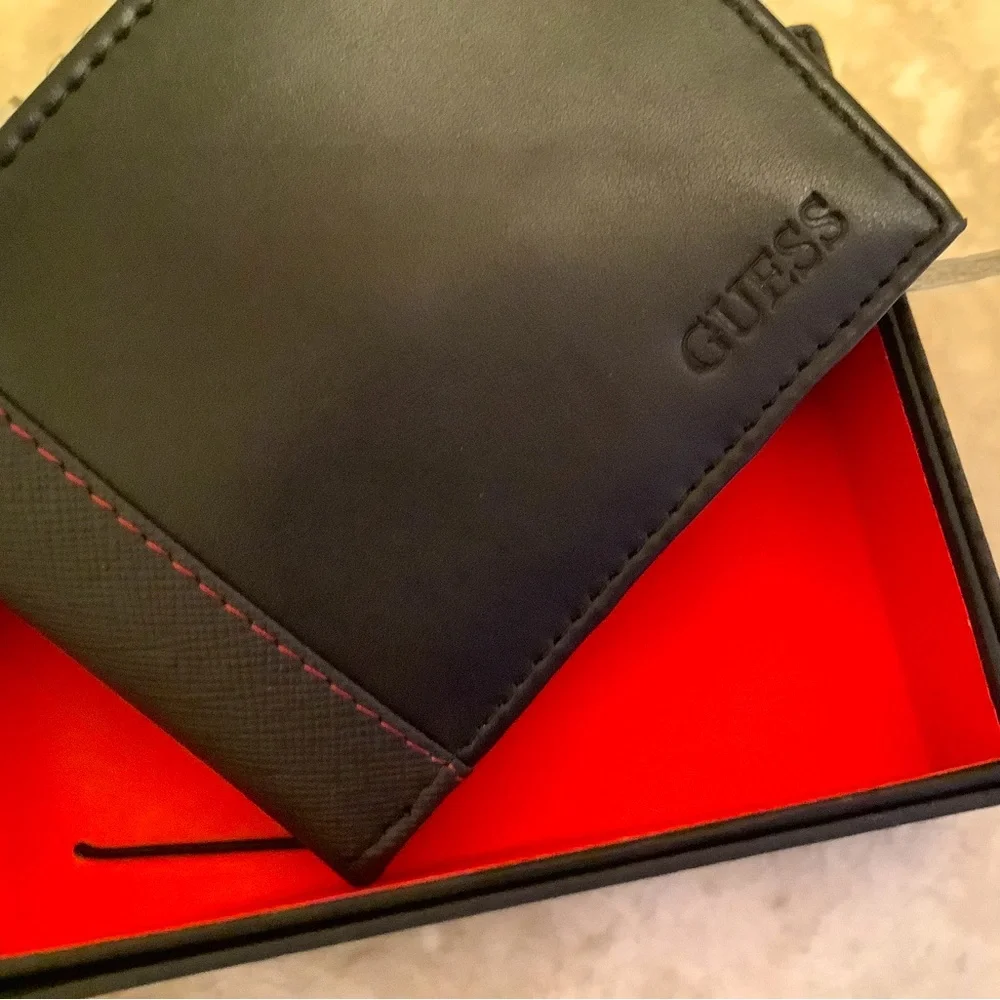 Amazing leather  trifold wallet .new in box